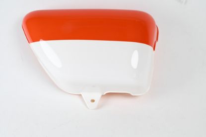 PictureAltAttribute - 33582A-Zijkap-AGM-Caferacer-Hanway-rechts-oranje-wit-403R50002RWHOR-JPG